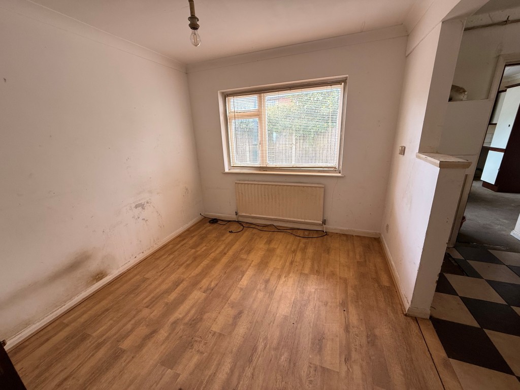 Lot: 136 - FOUR-BEDROOM DETACHED HOUSE FOR REPAIR AND MODERNISATION - Dining room with window which connects to the kitchen